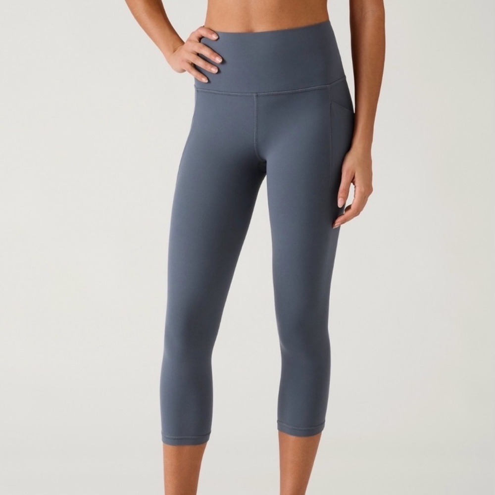Athleta Salutation Stash Pocket II Capri Slate High Waisted Size M